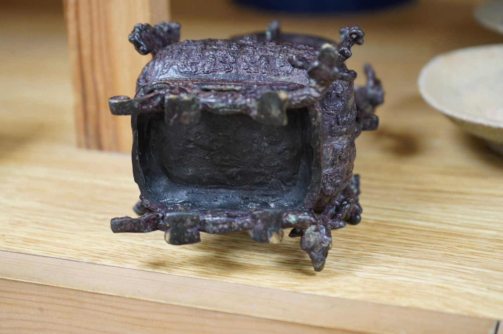 A Chinese Shang style bronze vessel and cover, 23cm